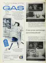 Better Homes & Gardens April 1962 Magazine Article: Can you arrange accessories?